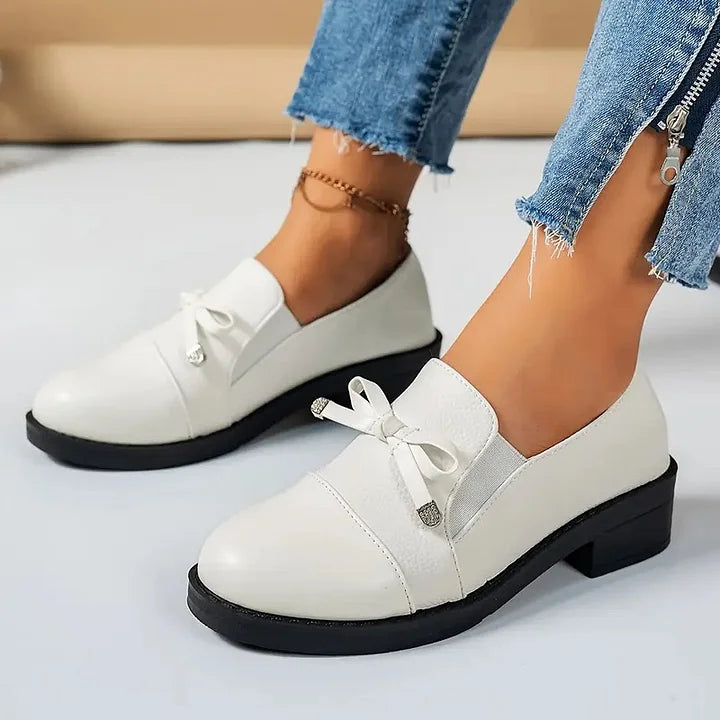 Marvina - Mocasines Elegantes Con Punta Redonda y Lazo Decorativo